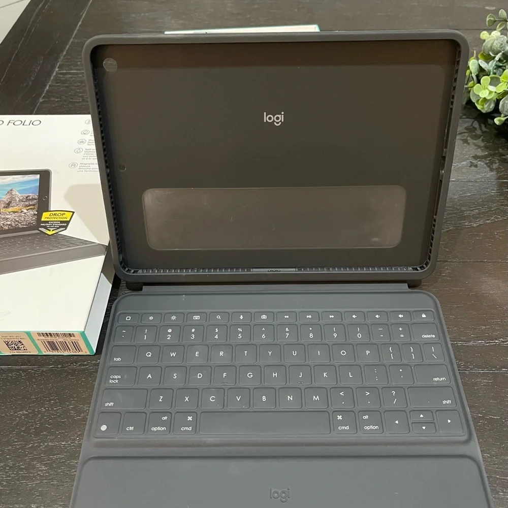 Logitech Apple IPad (7th, 8th, 9th Gen) Rugged Case with Integrated Keyboard